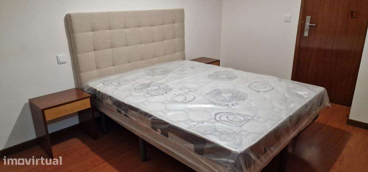 Quarto - localizado em Sé de Braga e São Lázaro Braga - Grande imagem: 3/9