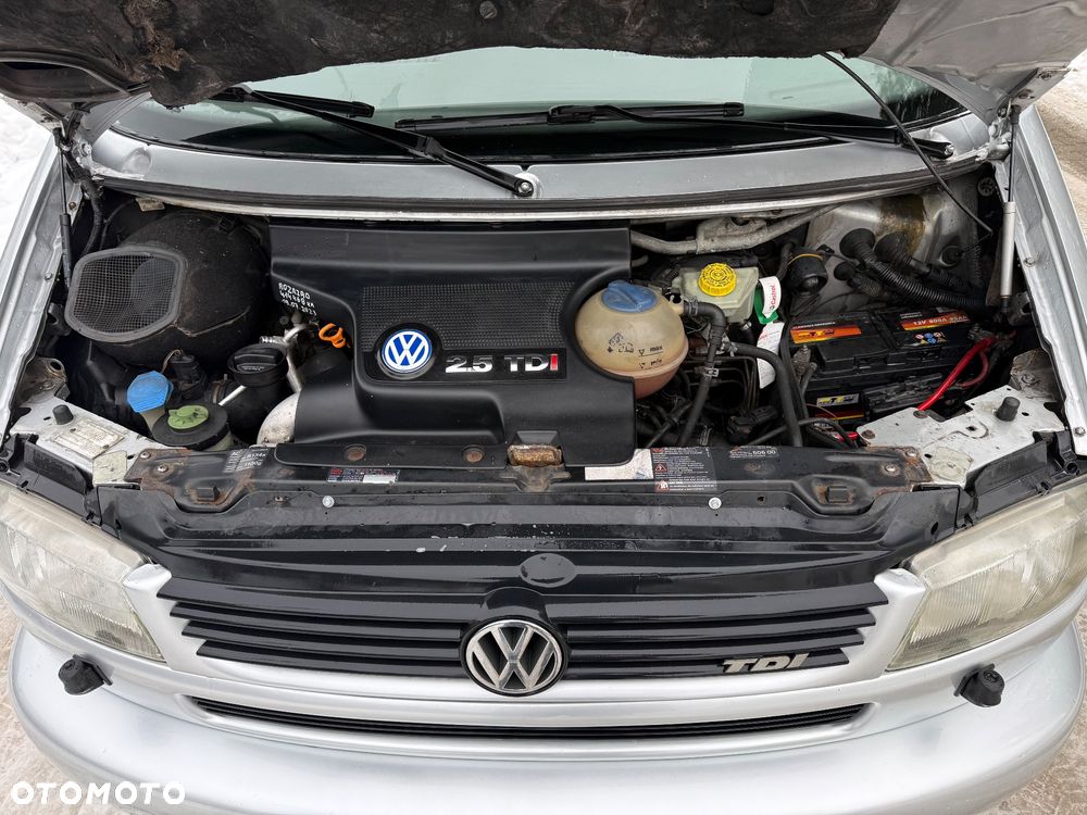 Volkswagen Caravelle - 4