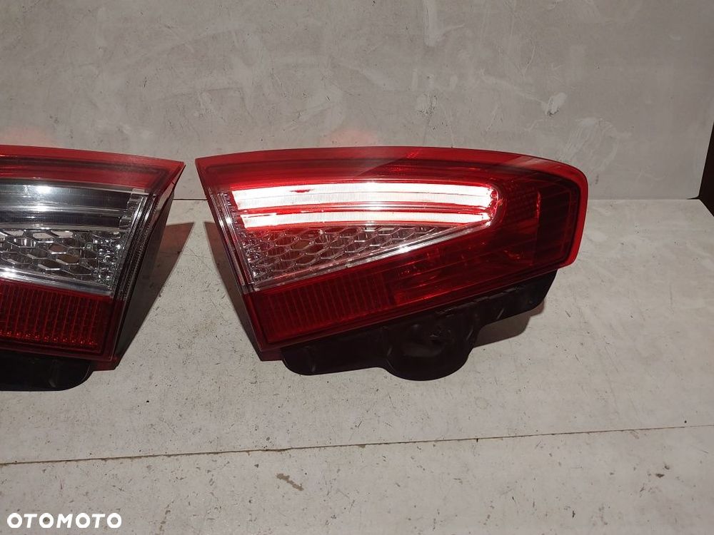 Ford mondeo mk4 lift kombi prawa lewa tylna lampa w klape bagażnika - 3