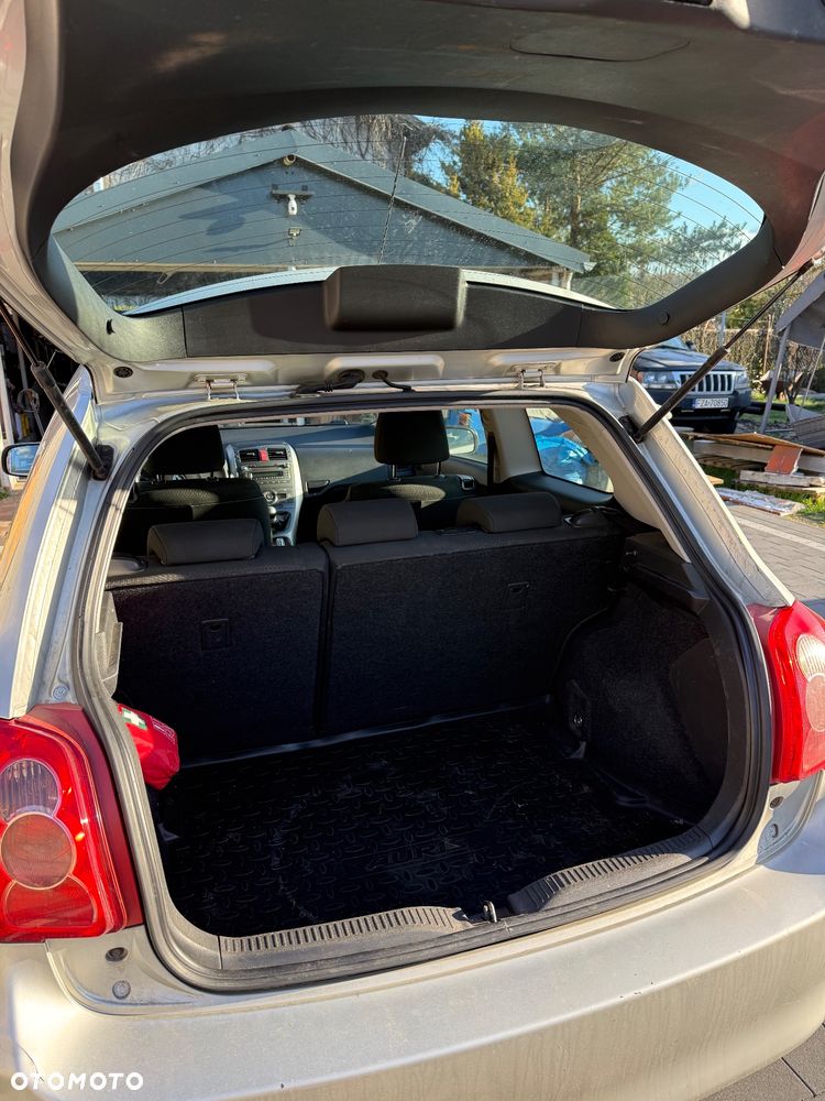 Toyota Auris 2.2 D-4D X - 5