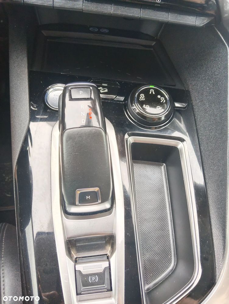 Peugeot 5008 1.2 PureTech Allure Pack S&S EAT8 - 23