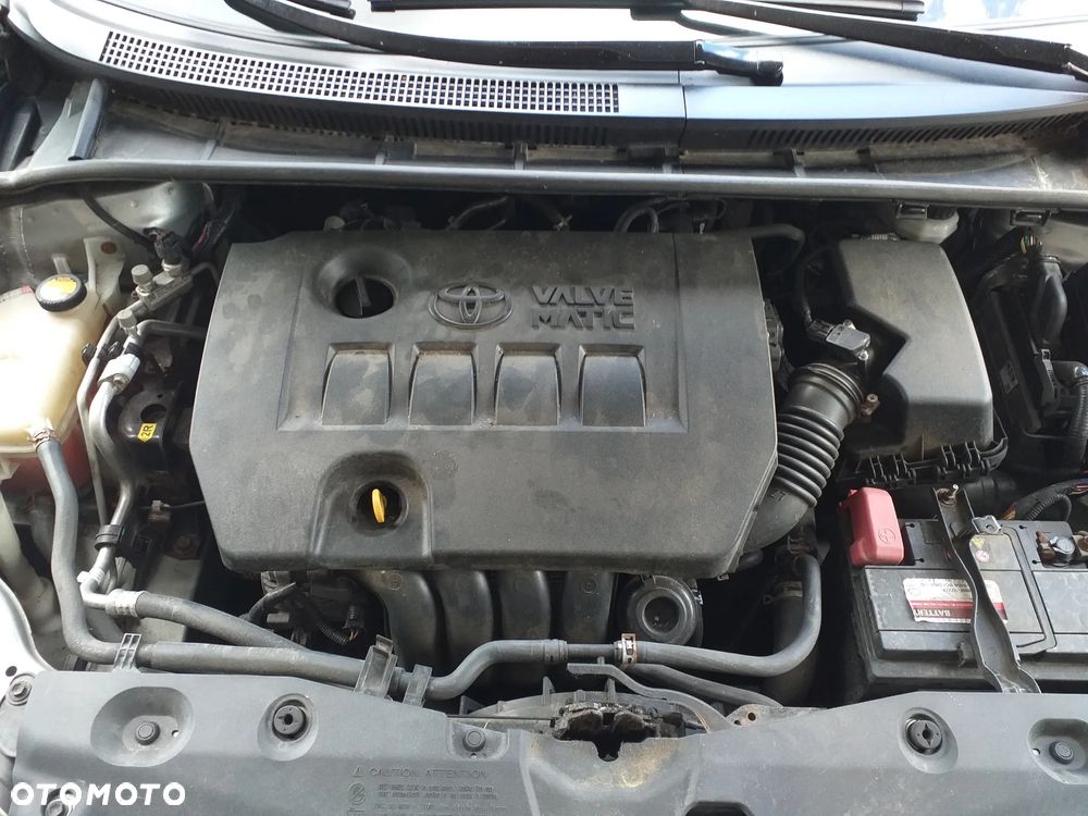 Toyota Avensis 1.8 Sol plus NAVI - 16