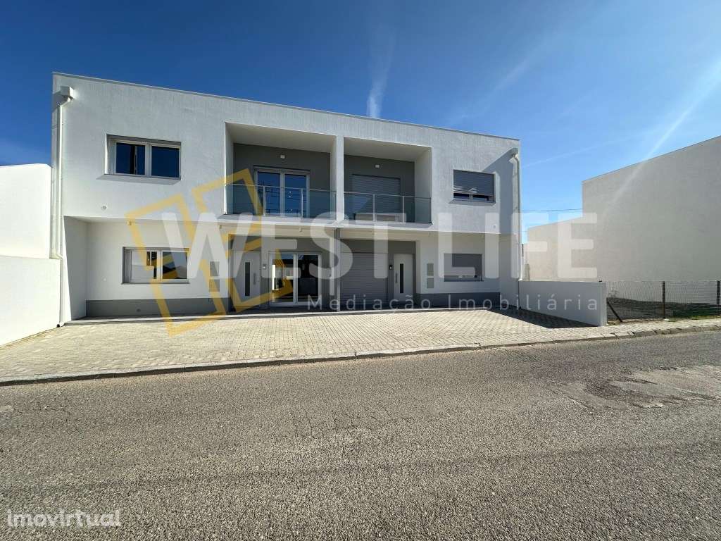 Moradia T3+1 com SUITE, Terraço, excelente iluminação natural e loc... - Grande imagem: 2/32