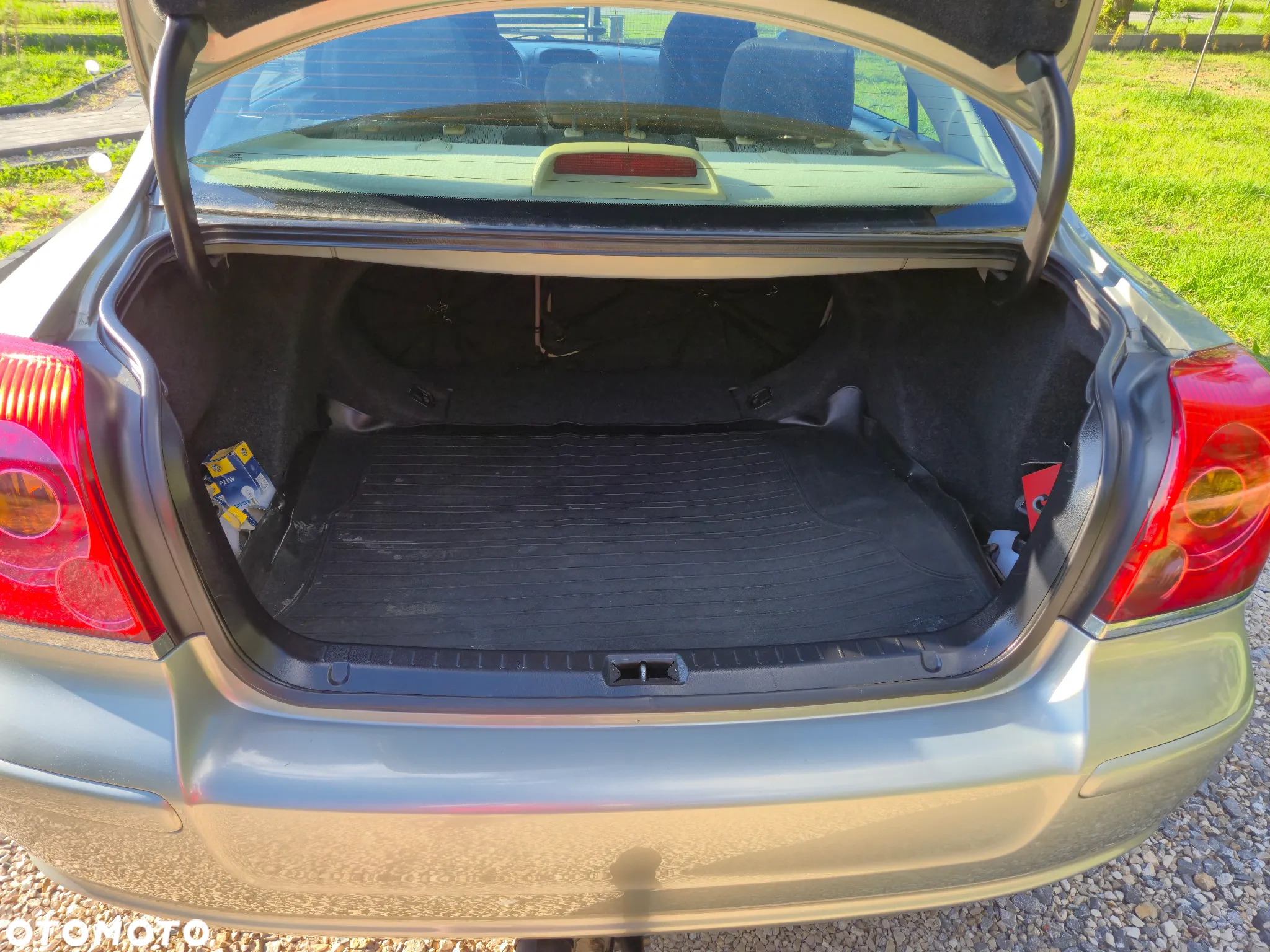 Toyota Avensis 1.8 VVT-i Luna - 24