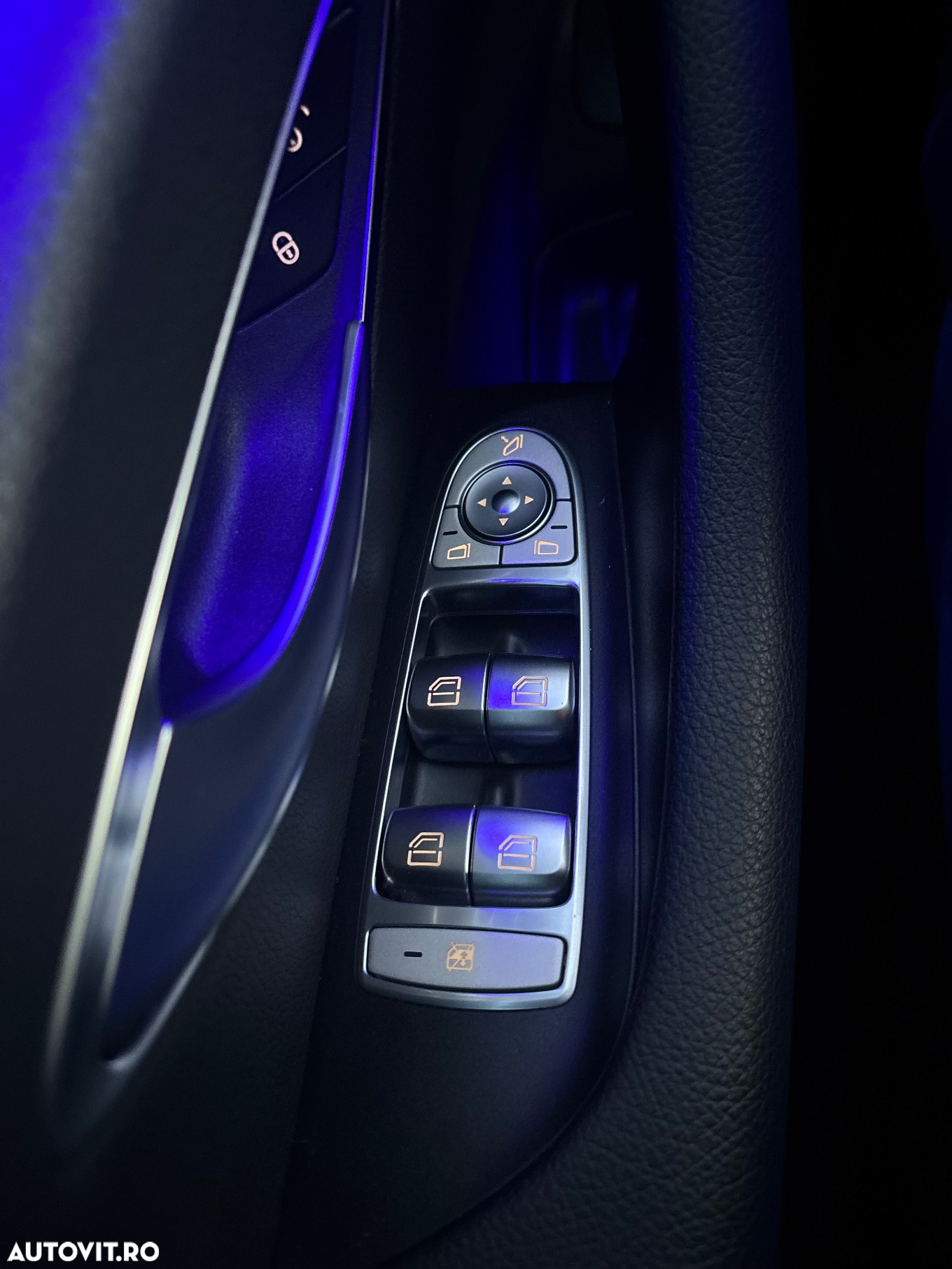 Mercedes-Benz E 220 d 4Matic 9G-TRONIC - 29