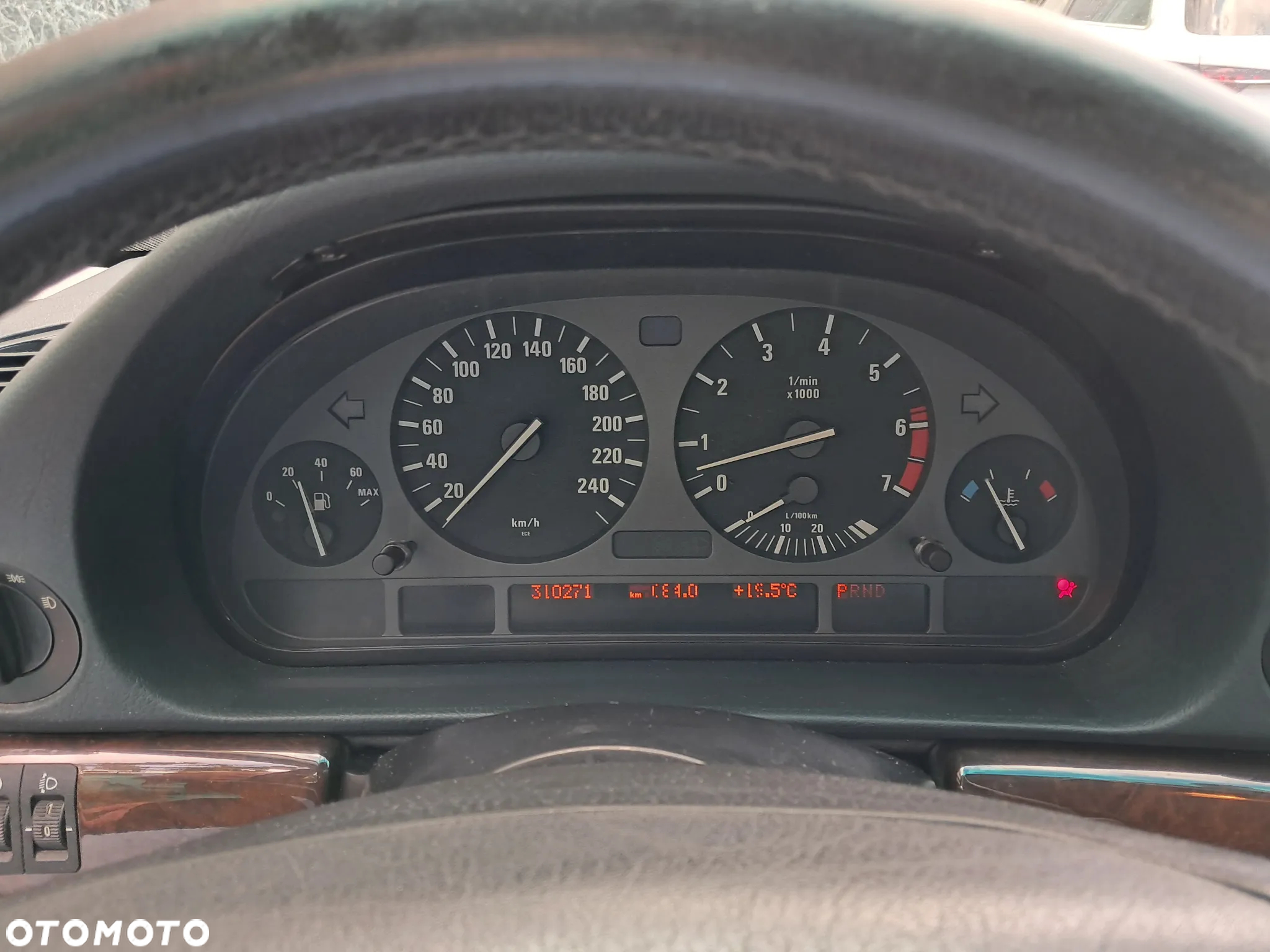BMW Seria 7 735i - 8
