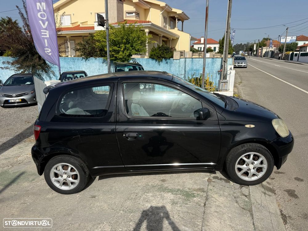 Toyota Yaris 2000 photo 4
