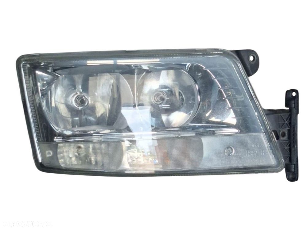 REFLEKTOR LAMPA PRAWA H7 LED MAN TGS TGX - 1