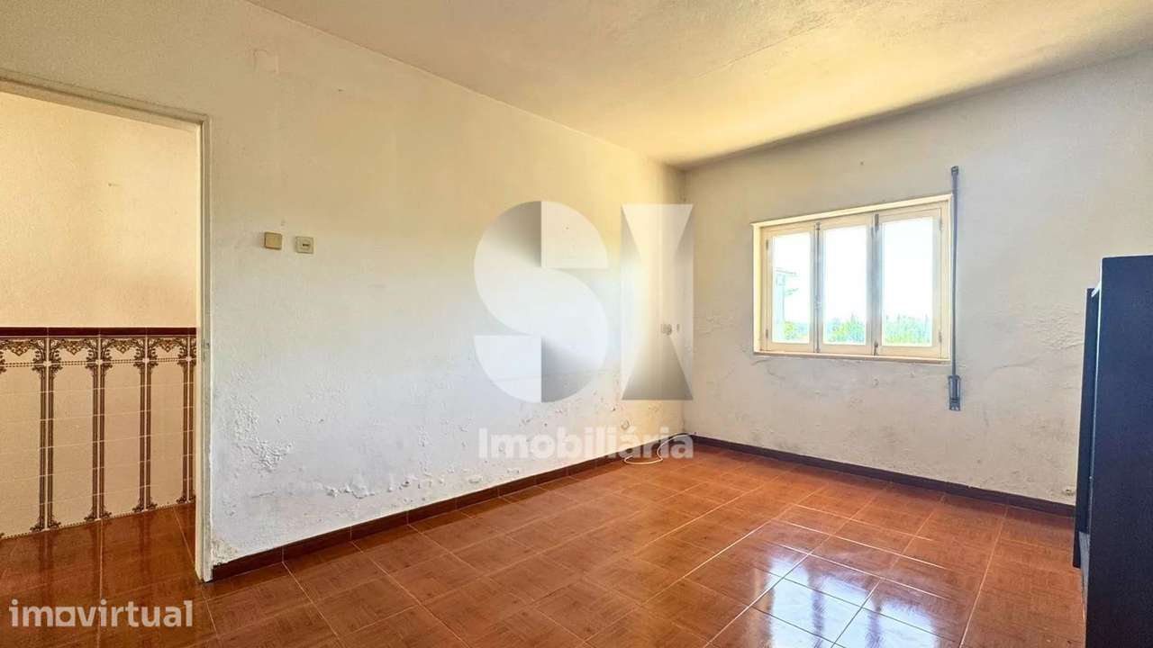 Moradia T3 com terreno de 1.112 m² e anexos - Grande imagem: 4/39