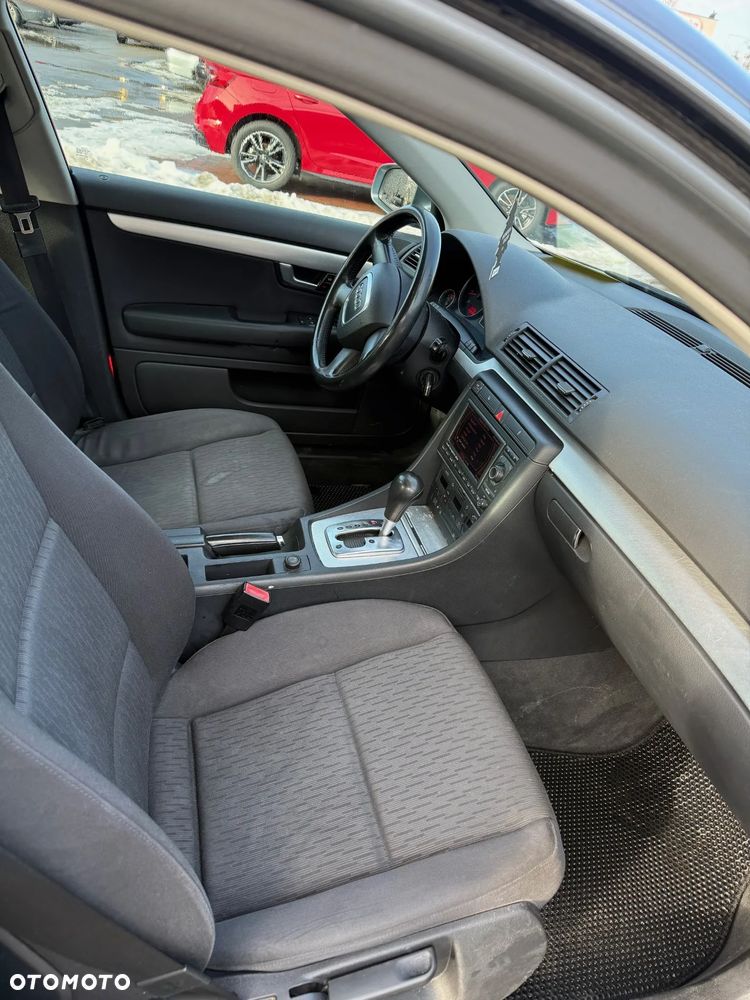 Audi A4 Limousine - 8