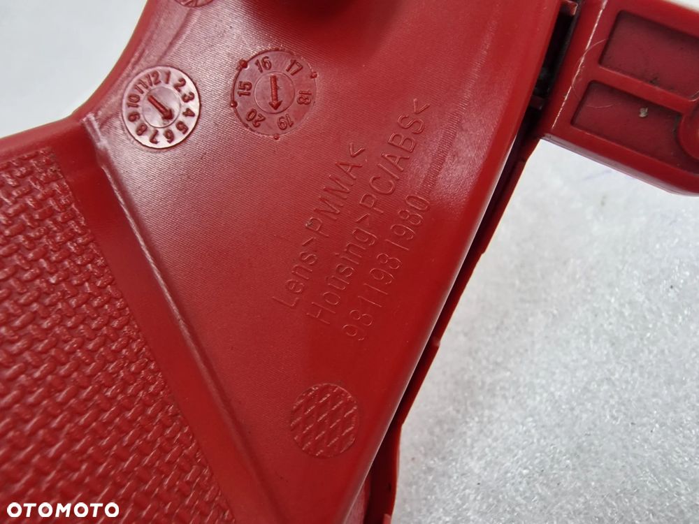 PEUGEOT 5008 II 16- PRAWA LAMPA TYLNA TYLNIA TYŁ PRZECIWMGIELNA , NR 9811981980 , NR AUKCJI LA755 - 6