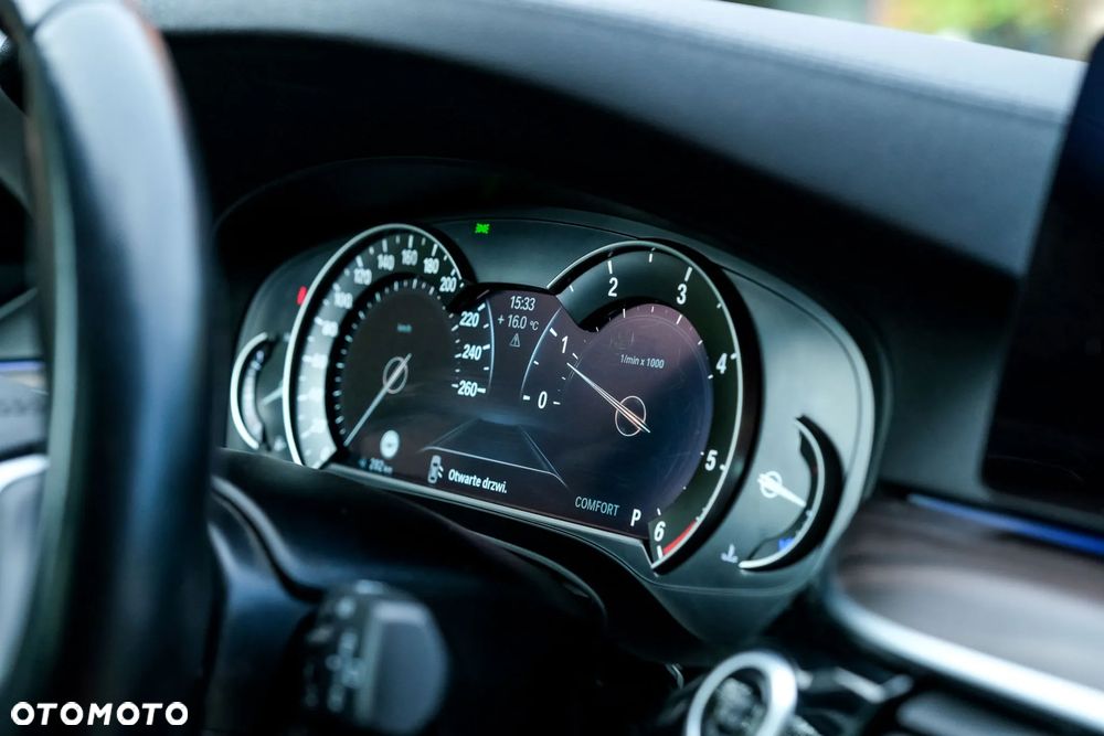 BMW Seria 5 520d xDrive Luxury Line - 28