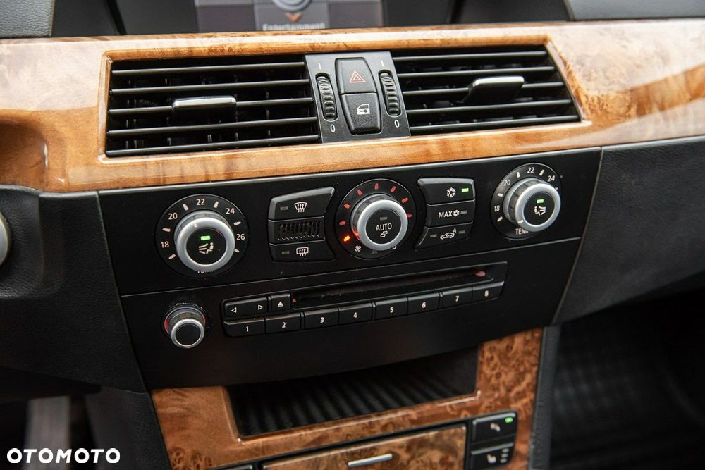 BMW Seria 5 523i Edition Sport - 24