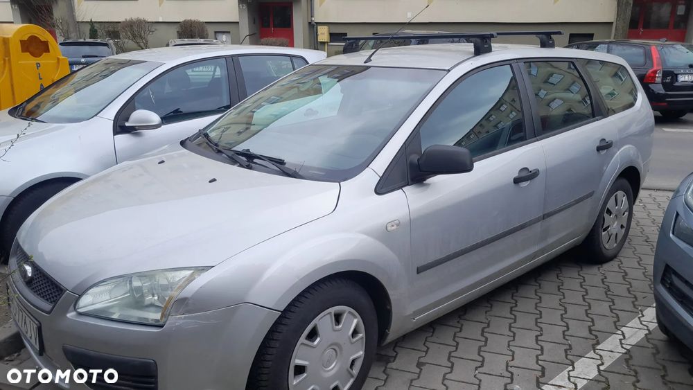 Ford Focus 1.6 Ambiente - 4