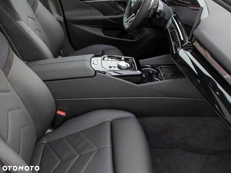 BMW Seria 5 540d xDrive mHEV M Sport - 12