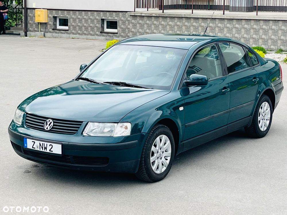 Volkswagen Passat - 1