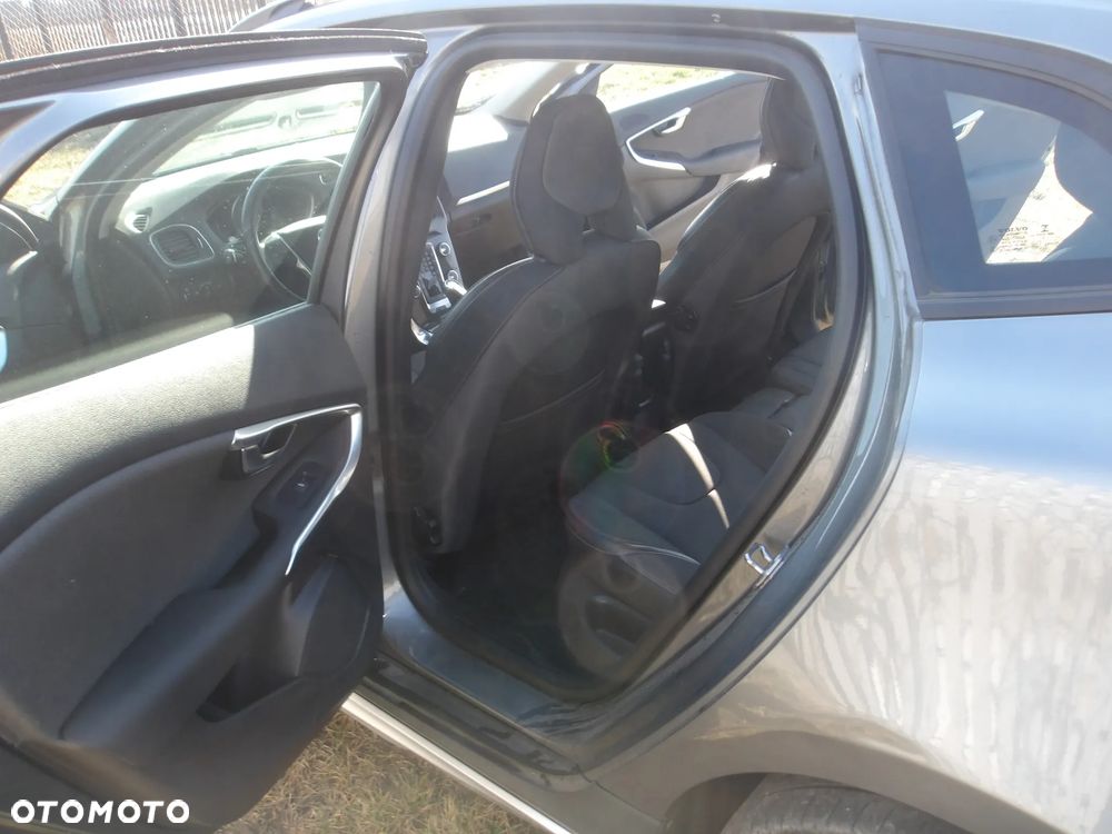 Volvo V40 T3 Drive-E Momentum - 10