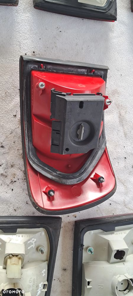 Lampa Tył Tylna w Klapę Błotnik Audi A8 D2 94-02 Oryginał - 13