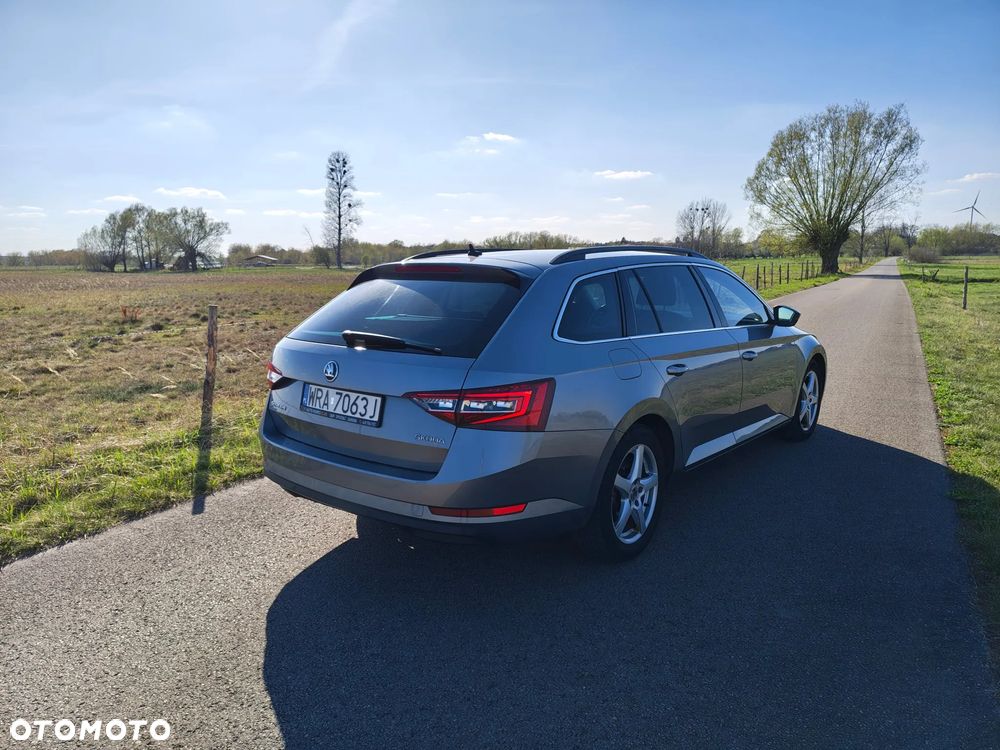 Skoda Superb 2.0 TDI Style DSG - 4