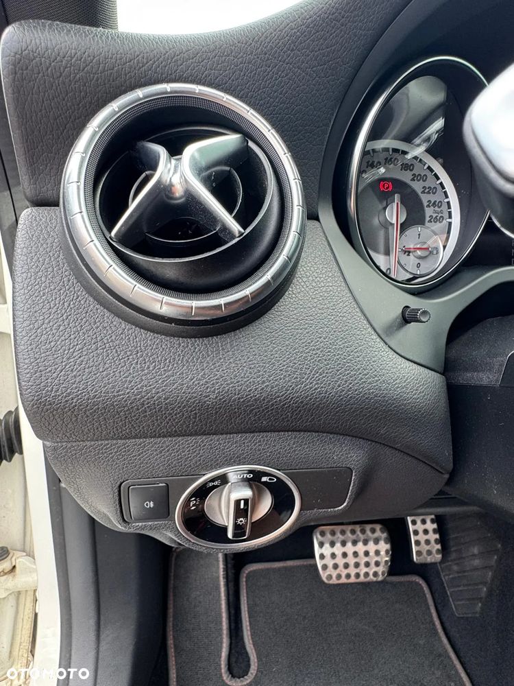 Mercedes-Benz CLA - 29