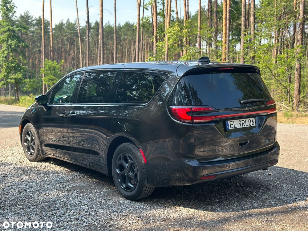 Chrysler Pacifica - 4