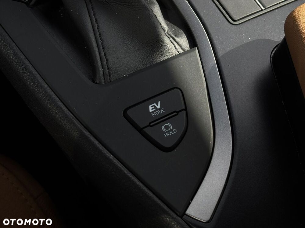 Lexus UX 250h GPF Business 2WD - 23