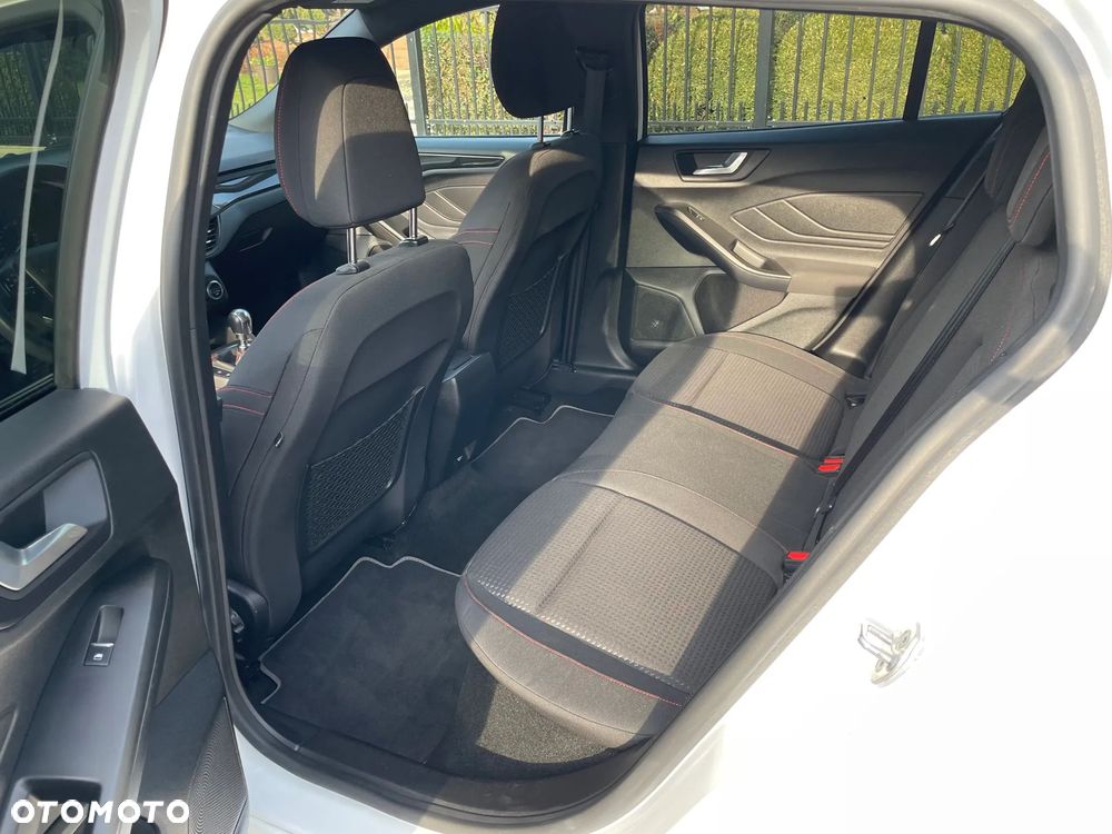 Ford Focus 1.0 EcoBoost Start-Stopp-System ST-LINE DESIGN - 12