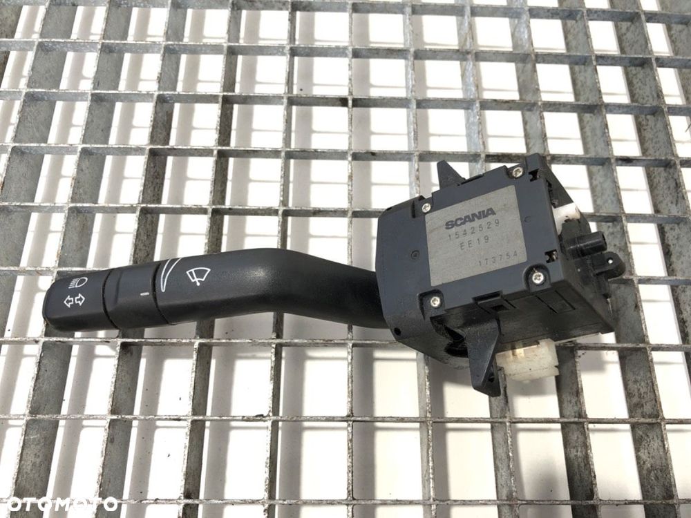 PRZEŁACZNIK WYCIERACZEK - 75.00 PLN - SCANIA P,G,R,T - series 2003 - 2022 R 450 1542529 - 1