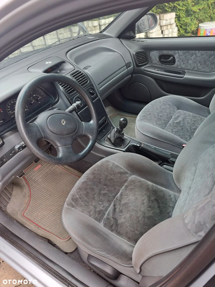 Renault Laguna - 2