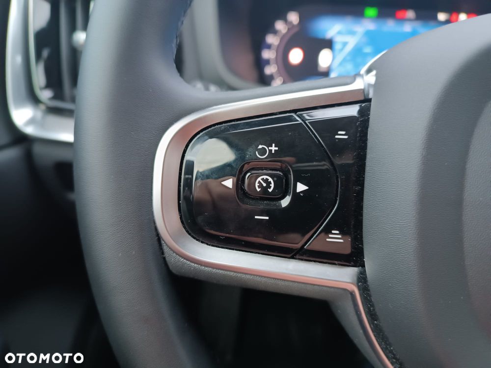 Volvo V60 T8 AWD Plug-In Hybrid Plus Dark - 23