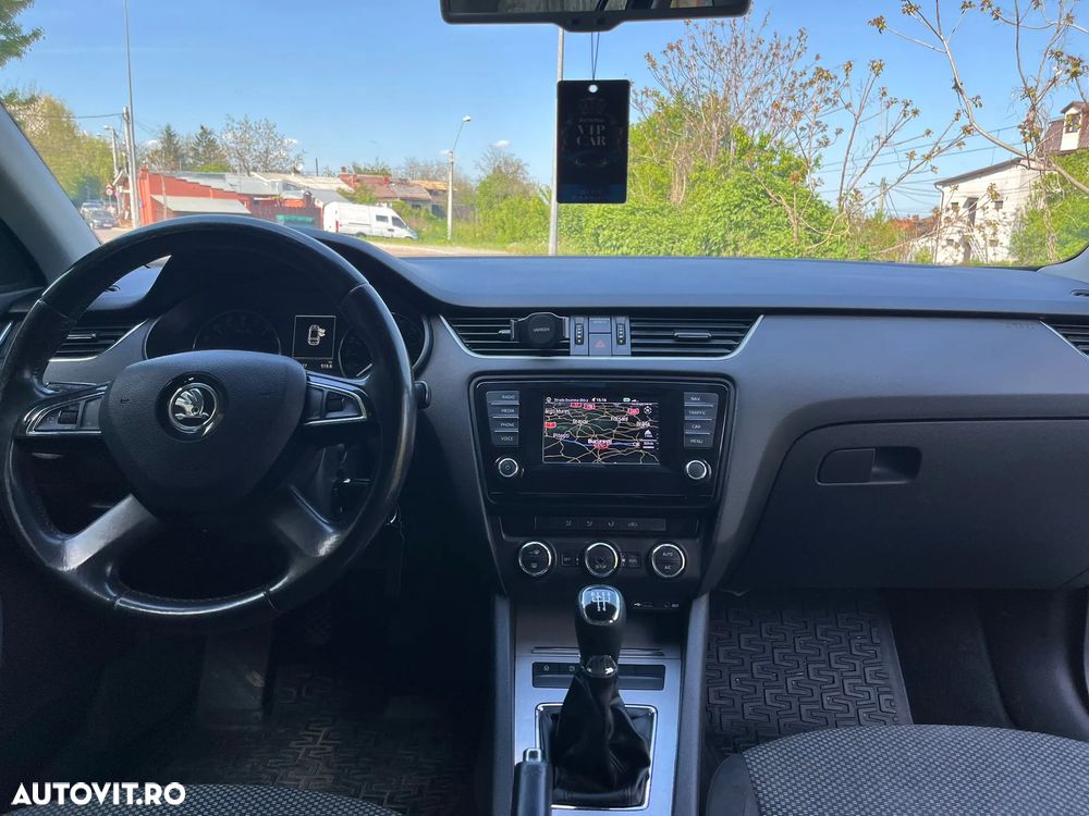 Skoda Octavia 1.6 TDI DPF Ambition - 6