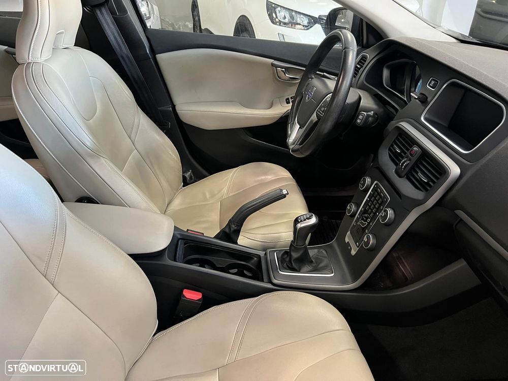 Volvo V40 2.0 D2 Momentum - 22