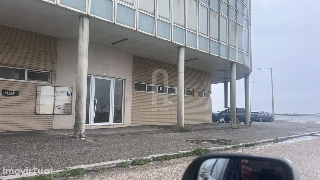 Venda 3 Armazens e 1 escritório na Gafanha da Nazaré - Grande imagem: 2/8