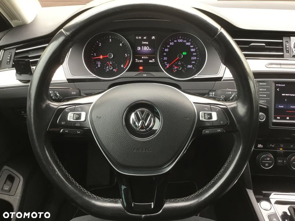 Volkswagen Passat 2.0 TDI SCR DSG Highline - 34