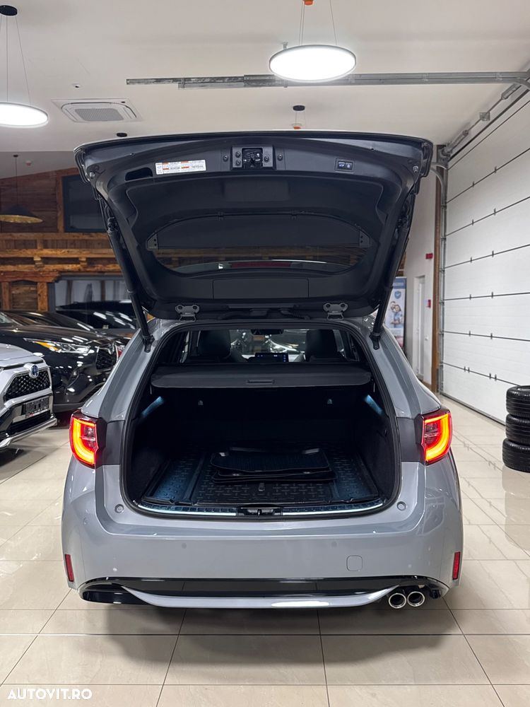 Toyota Corolla 2.0 HSD Exclusive Plus GR Sport Bi-Tone - 41