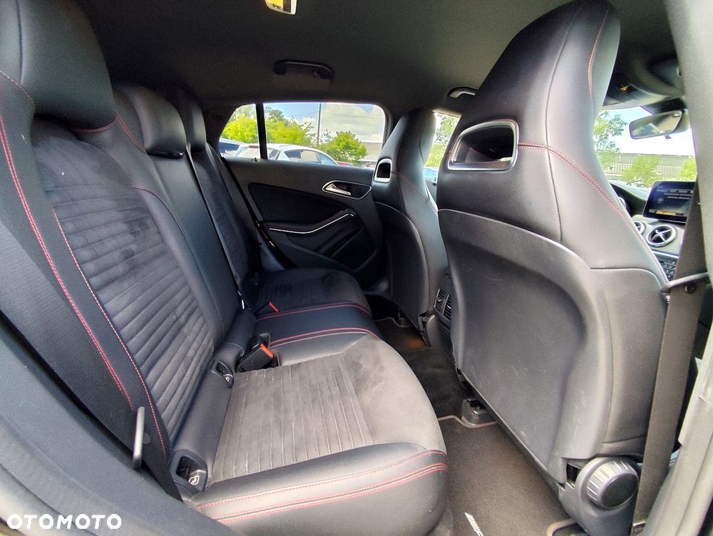 Mercedes-Benz CLA 200 7G-DCT AMG Line - 9