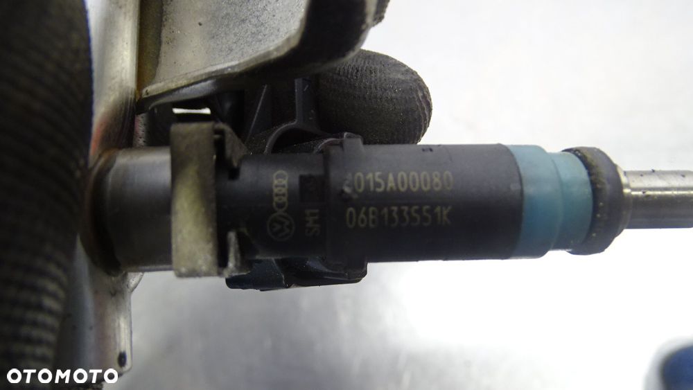 LISTWA WTRYSKOWA AUDI A4 B6 2.0 058133681    06B133551K - 3