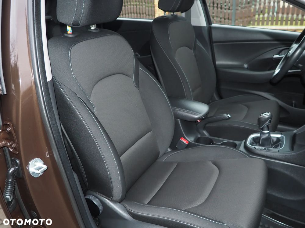Hyundai i30 1.6 D Comfort - 28