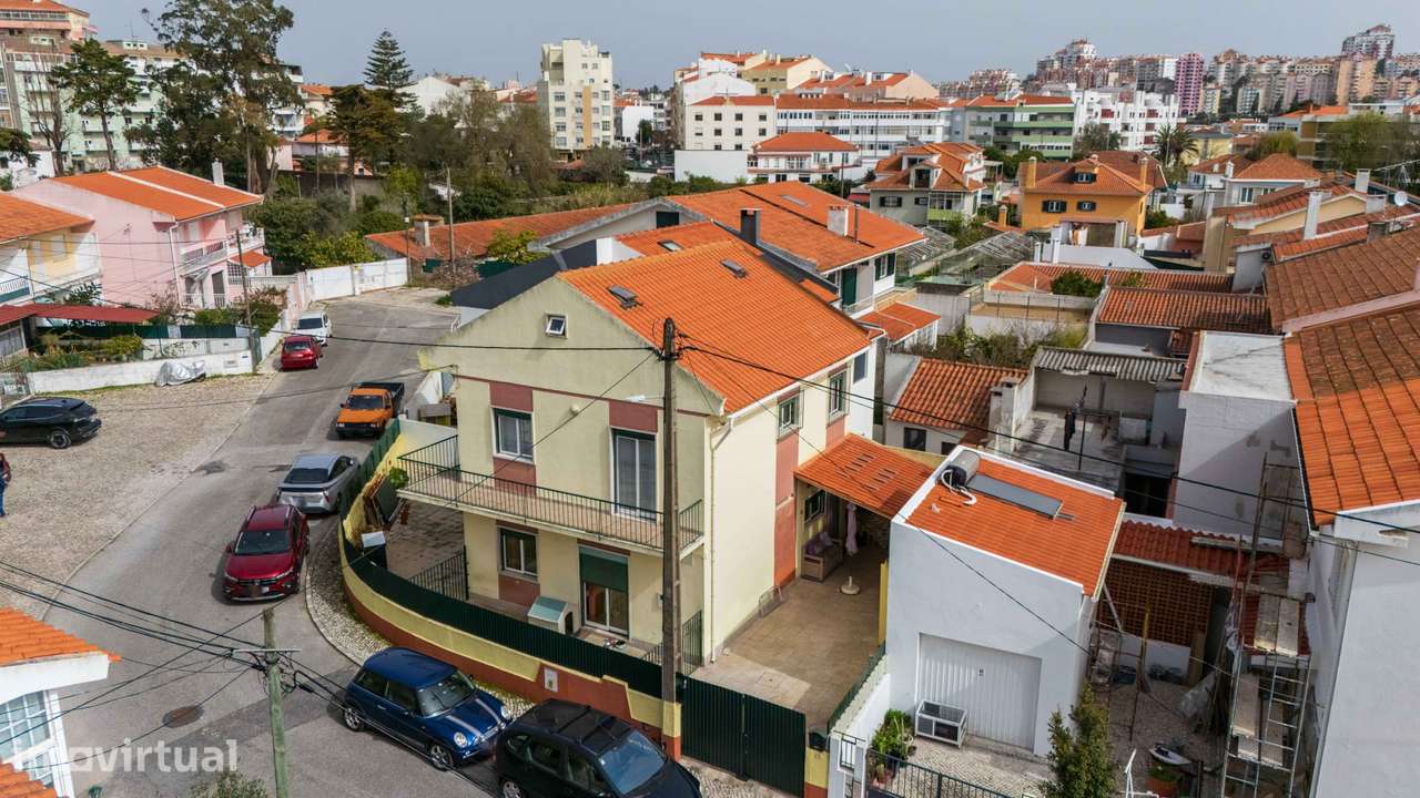 Moradia T5 transformada em T3 com aproveitamento de sótão MEM MARTINS - Grande imagem: 3/41