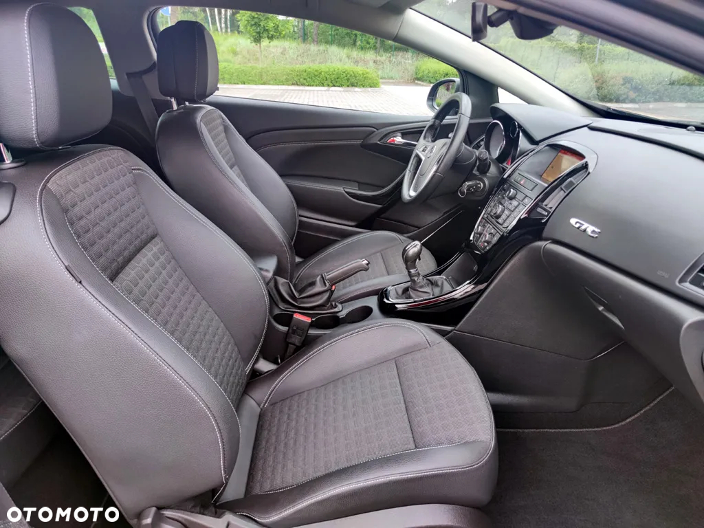 Opel Astra IV GTC 1.4 T Sport - 30