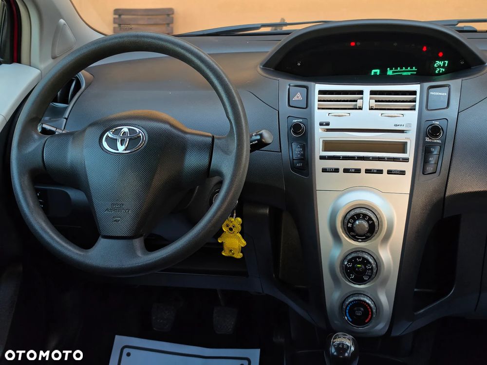 Toyota Yaris 1.3 VVT-i Sol - 38