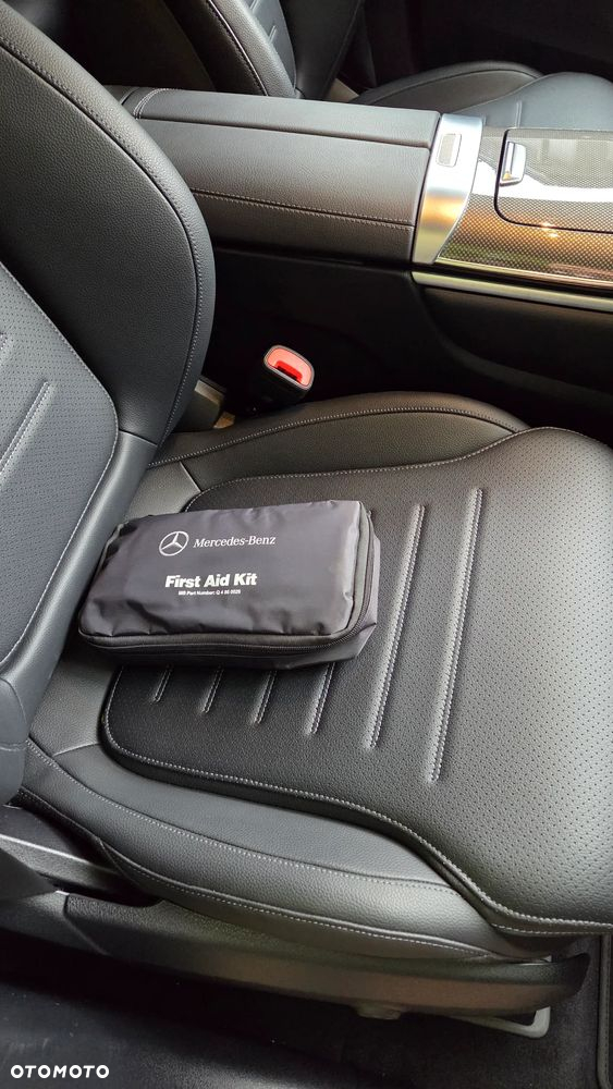 Mercedes-Benz GLC 300 4Matic 9G-TRONIC AMG Line Advanced - 17