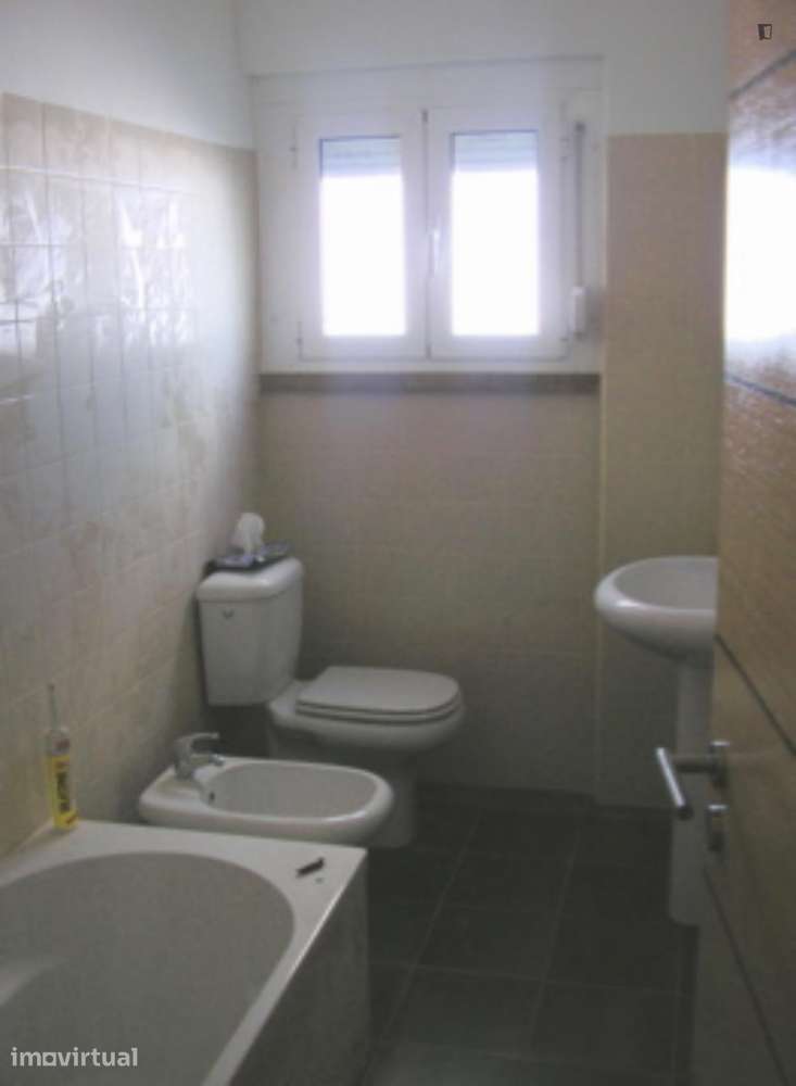 Quarto - localizado em Almada Lisbon - Grande imagem: 4/6