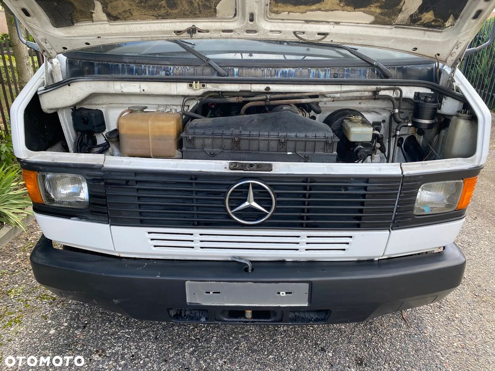 Mercedes-Benz 609D - 7