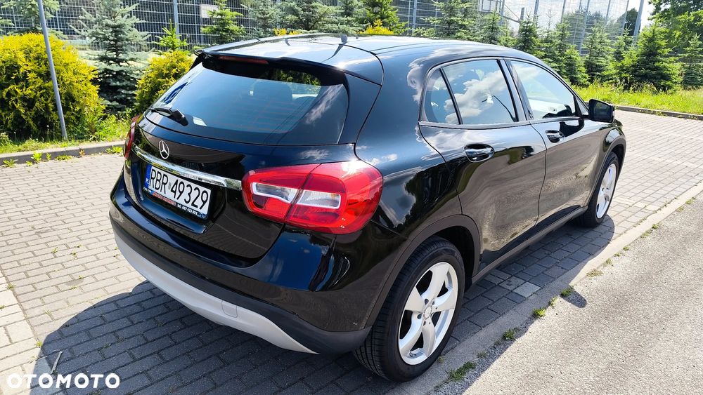 Mercedes-Benz GLA 180 - 10