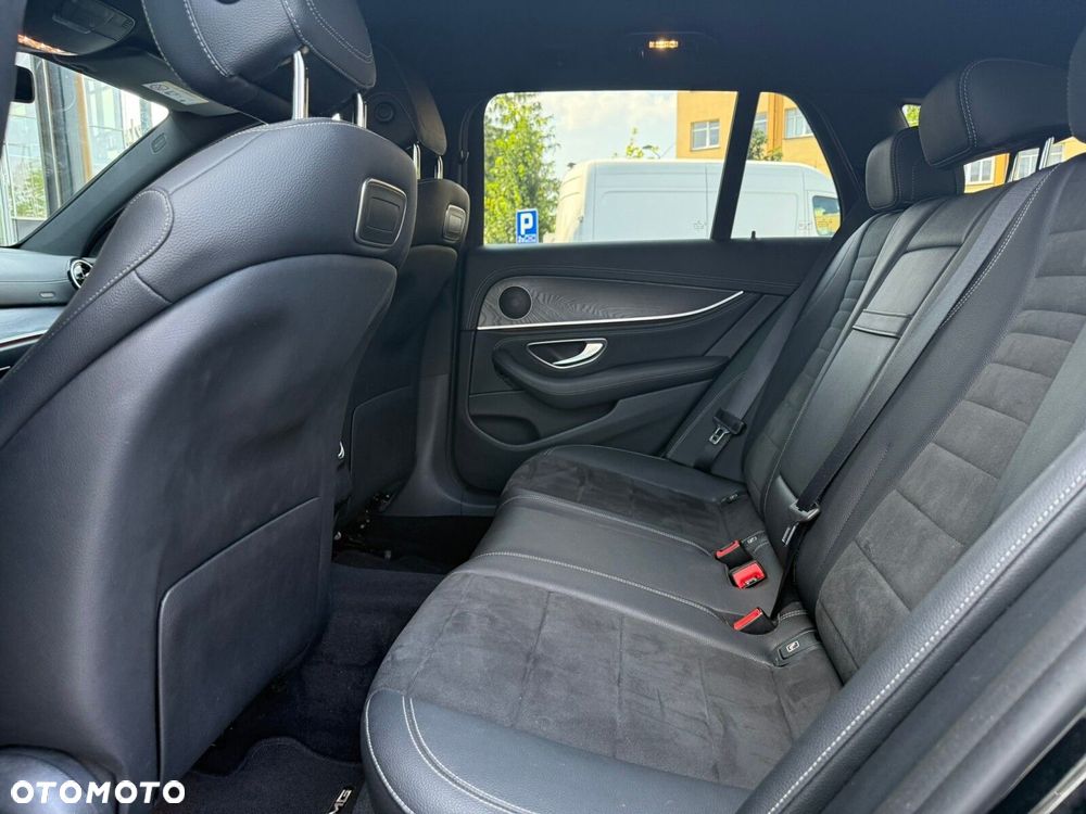 Mercedes-Benz Klasa E 300 de AMG - 17