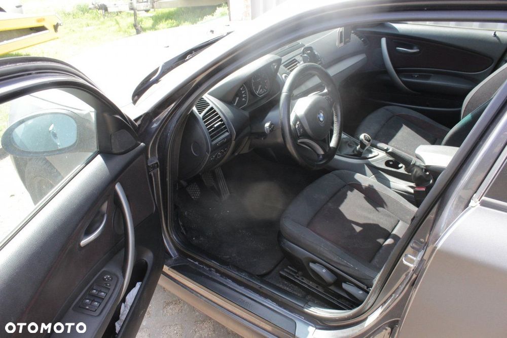 BMW 1 E81 2008 1.6i N43B16 Hatchback 5-drzwi (MASKA, ZDERZAK, LAMPA, BŁOTNIK, DRZWI, SZYBA, FOTEL) - 6