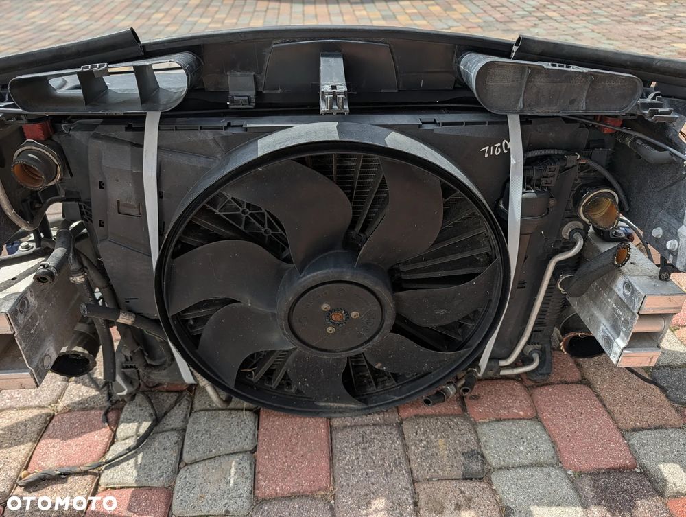 ZDERZAK PAS PRZEDNI MASKA PRZÓD MERCEDES E-KLASA W212 2.2 CDI 775 - 13