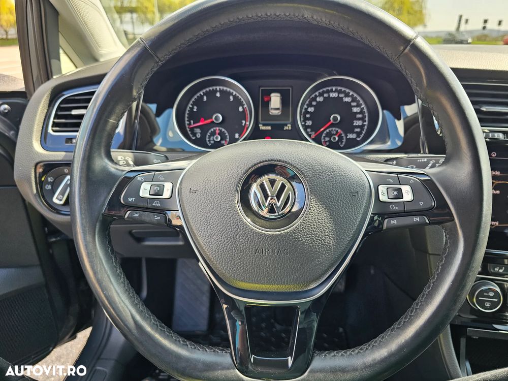 Volkswagen Golf - 23