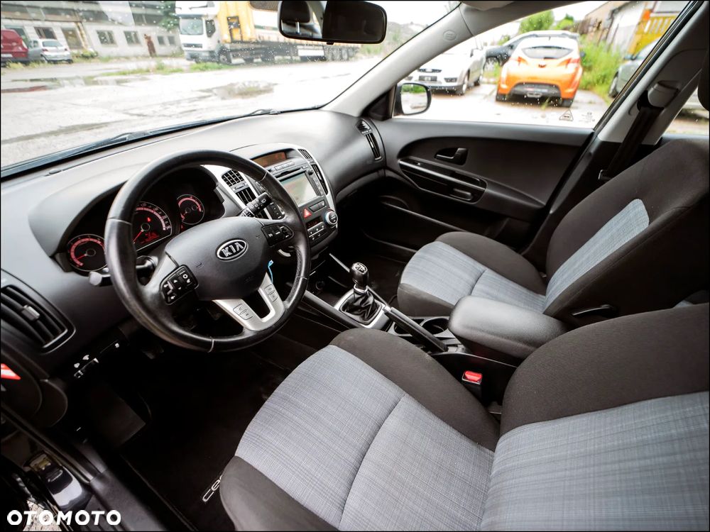 Kia Ceed - 13